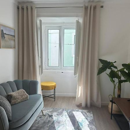 Stylish Renovated Apartment In Chiado ลิสบอน ภายนอก รูปภาพ
