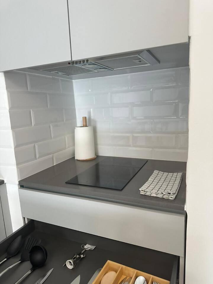 Stylish Renovated Apartment In Chiado ลิสบอน ภายนอก รูปภาพ