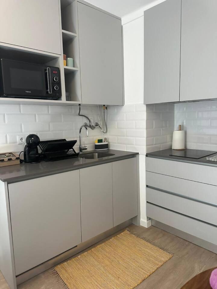 Stylish Renovated Apartment In Chiado ลิสบอน ภายนอก รูปภาพ