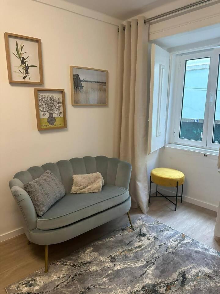 Stylish Renovated Apartment In Chiado ลิสบอน ภายนอก รูปภาพ
